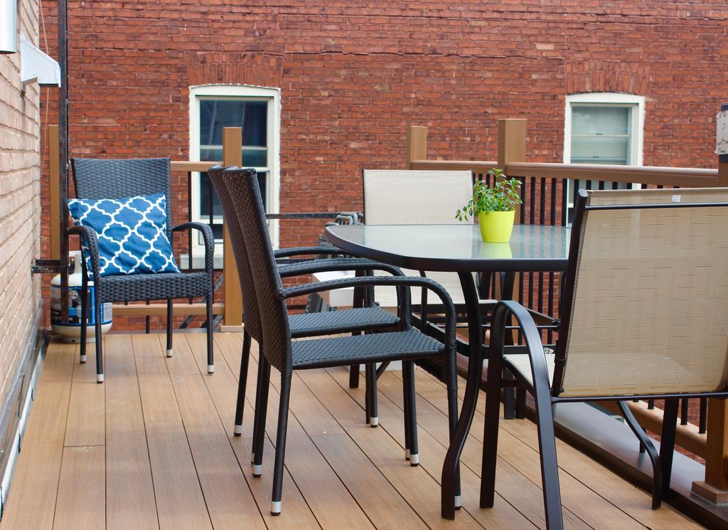 Mtlvacationrentals-The Mtlvr Kisses Montreal Exterior photo